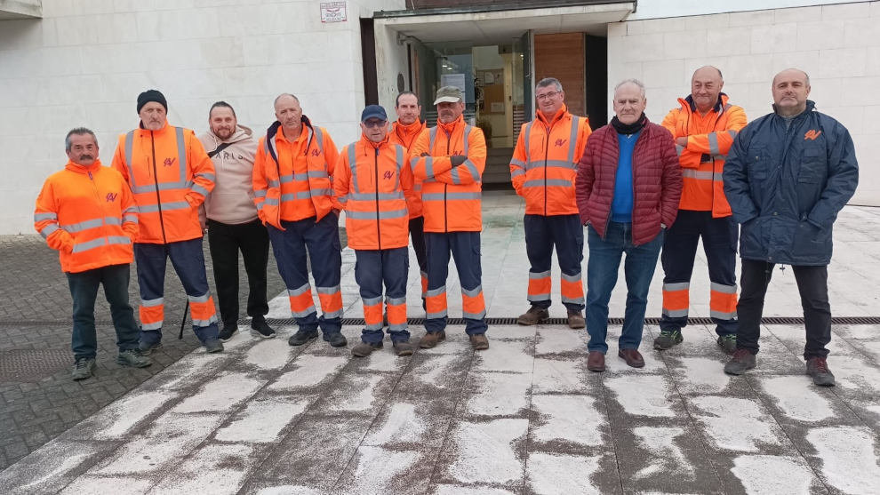 Trabajadores del servicio de recogida de residuos de Bezana