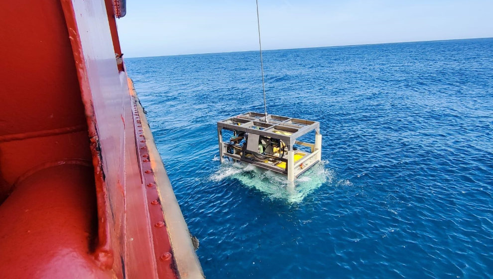  El robot Comanche de Salvamento Marítimo localiza el Vilaboa Uno y busca al tripulante desaparecido.