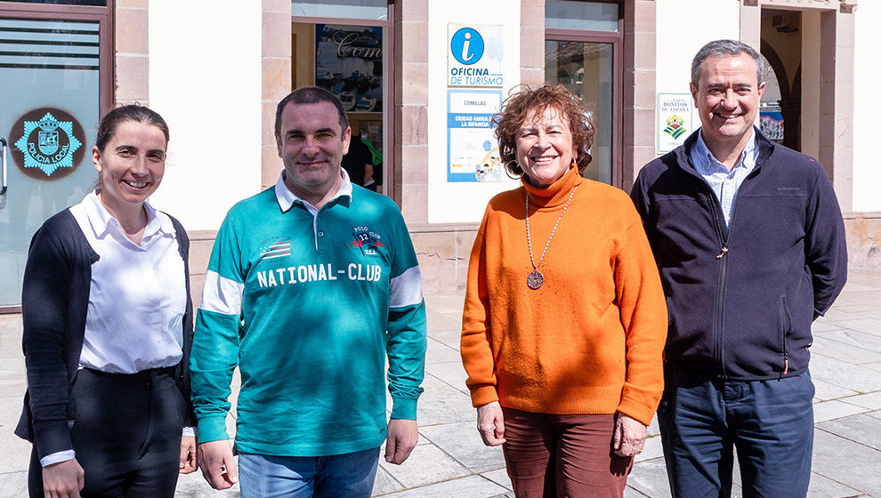 La alcaldesa de Comillas, María Teresa Noceda, junto al concejal de Turismo, Julián Rozas, el gerente del Plan de Sosteniblidad, Luis Cubría, y la técnica de Turismo Natalia Villanueva