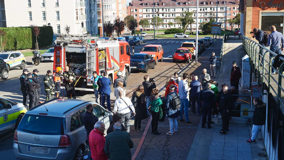 Vecinos desalojados por el incendio del garaje en Los Acebos