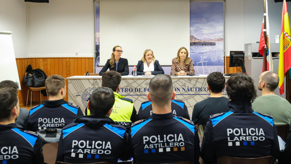 09:00.- Escuela de Formación Náutico Pesquera. La consejera de Presidencia, Justicia, Seguridad y Simplificación Administrativa, Isabel Urrutia, asiste al inicio del Curso Básico de Policía Local para nuevos agentes. 4 de abril de 2024 © Raúl Lucio