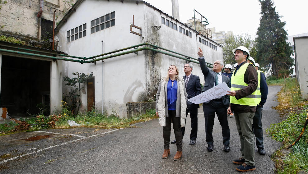 Urrutia visita el inicio de las obras de reforma del convento de Las Clarisas en Santander