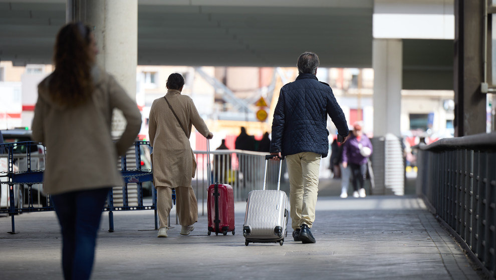 Varias personas caminan por una de las instalaciones de Atocha