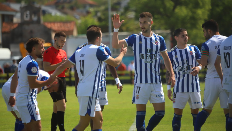 Los jugadores de la RS Gimnástica celebran uno de los tantos ante el Cayón | Foto: RS Gimnástica