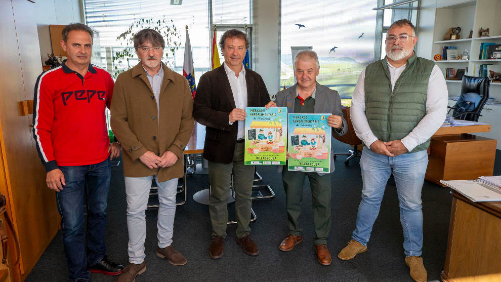 El consejero de Desarrollo Rural, Ganadería, Pesca y Alimentación, Pablo Palencia, presenta la Feria Agroalimentaria de Primavera de Villaescusa