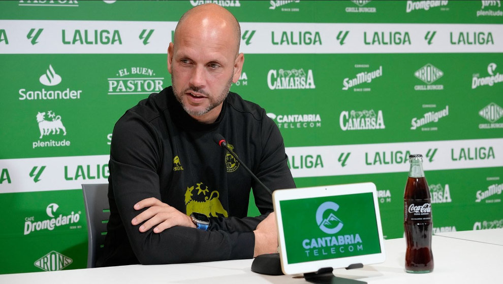 El entrenador del Racing, José Alberto