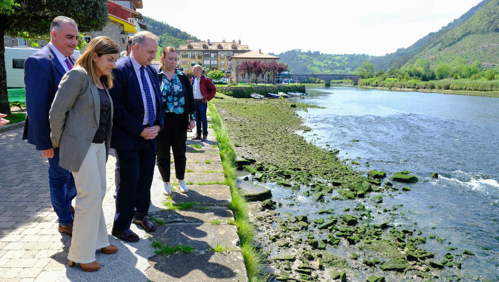 La presidenta de Cantabria, María José Sáenz de Buruaga, se reúne con los ayuntamientos afectados y con la Plataforma en Defensa del Saneamiento del Río Asón y las Marismas de Santoña, Victoria y Joyel