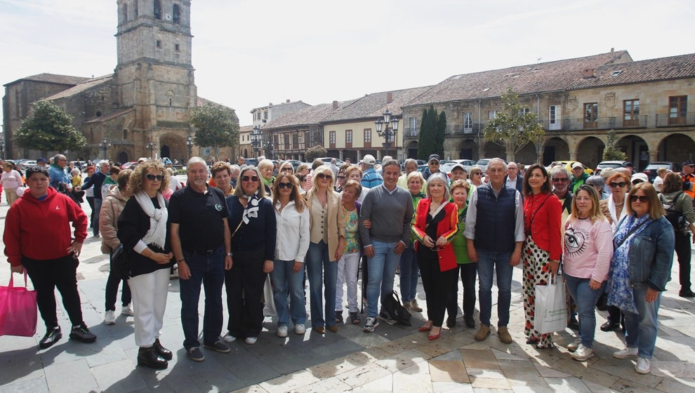 Más de 600 camargueses asisten a la 'Excursión del pueblo' organizada por el Ayuntamiento