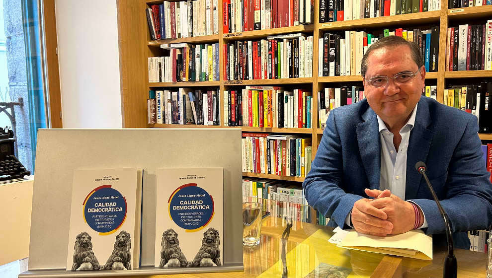 Jesús López-Medel, antes de la presentación de su libro en la librería Gil | Foto: edc