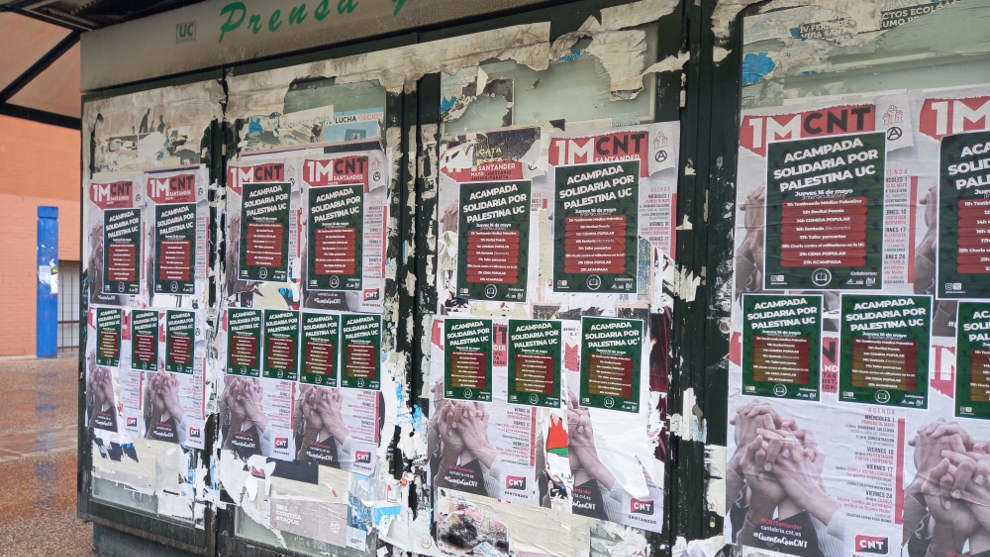 Carteles de la acampada por Palestina 