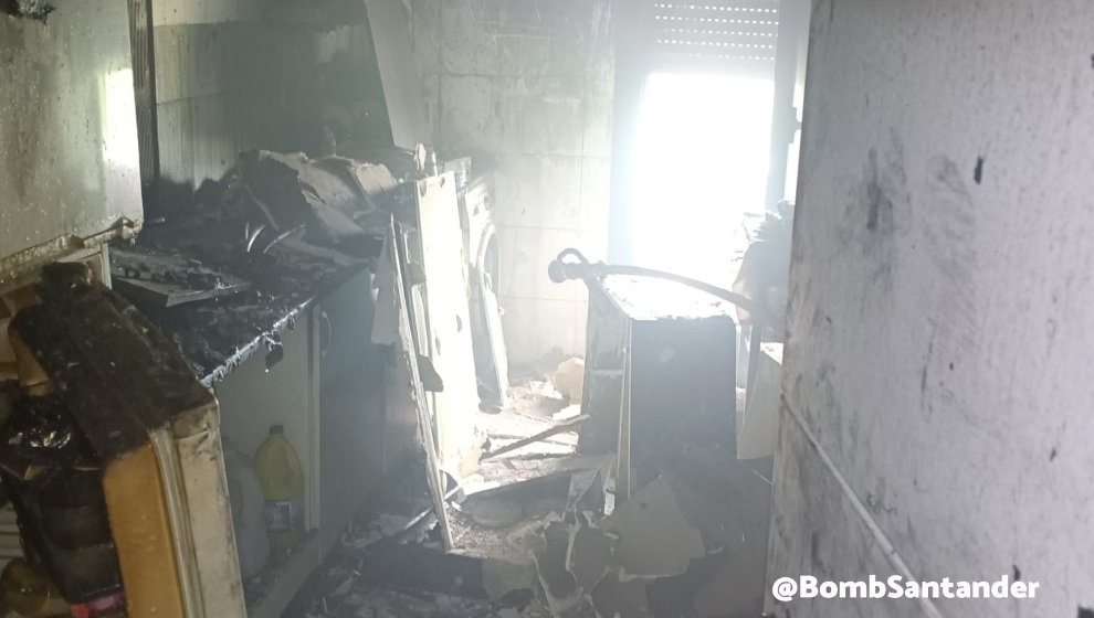 Incendio en una vivienda de Mompía que afecta a la cocina