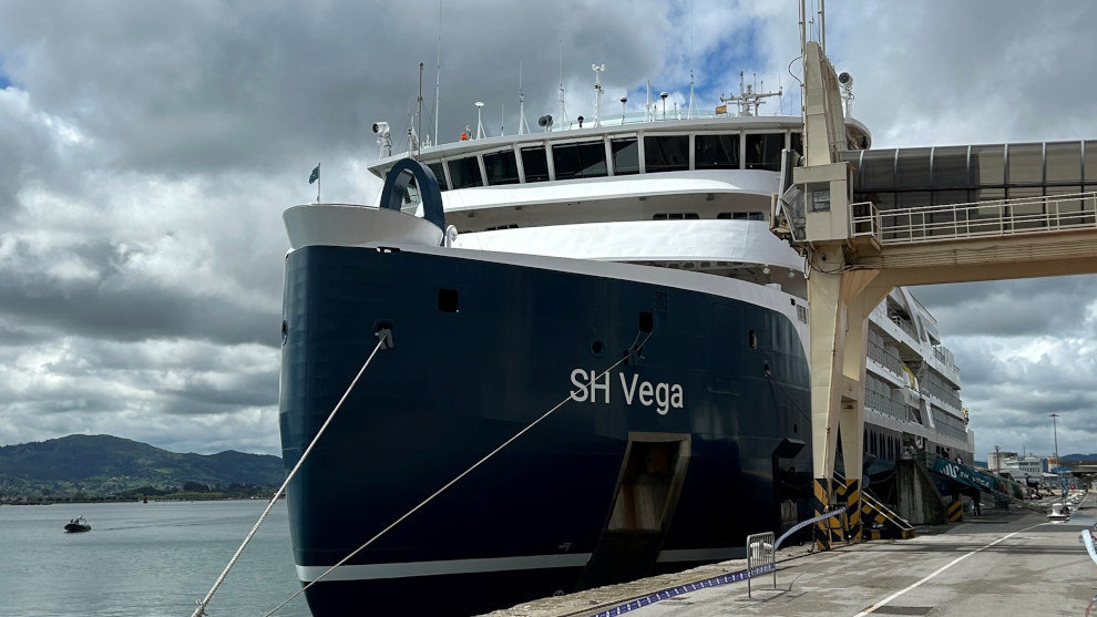 El crucero de lujo SH Vega, en el Puerto de Santander