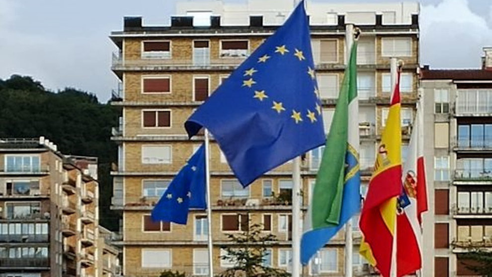 Banderas en las Instituciones de Laredo