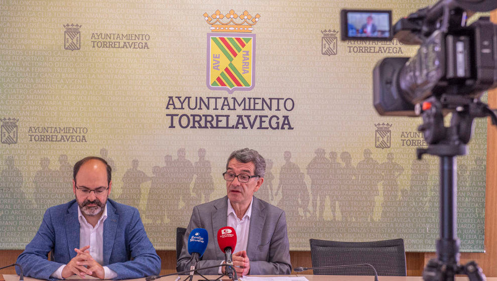 El concejal de Hacienda, Pedro Pérez Noriega, y el concejal de Obras y primer teniente de alcalde, José Luis Urraca