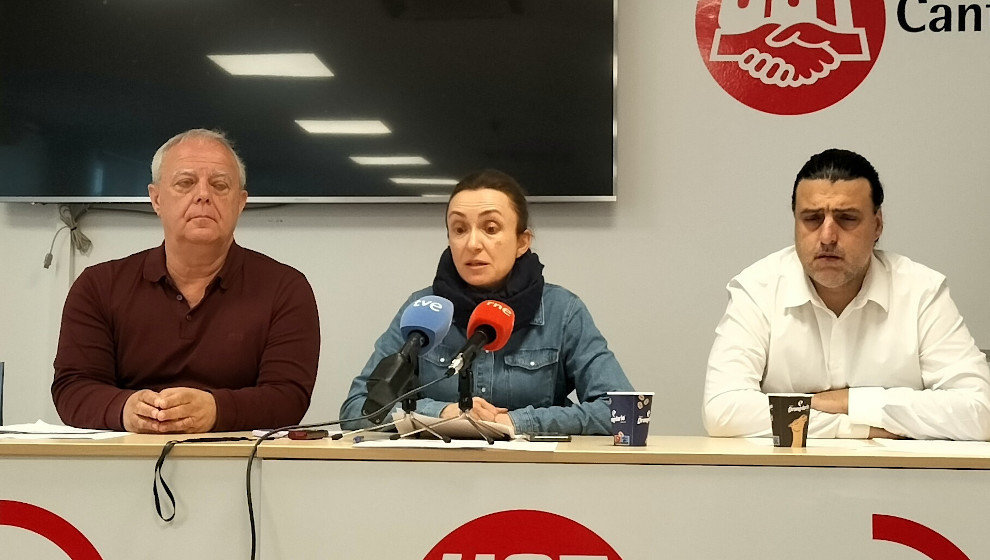 Rueda de prensa en la que UGT Cantabria ha denunciado los ocho despidos de trabajadores de Cáritas