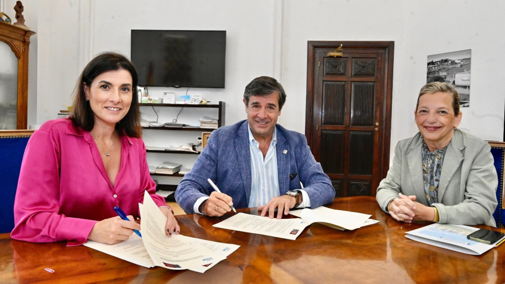Firma del convenio entre el Ayuntamiento de Santander y el Colegio Oficial de Gestores Administrativos de Cantabria