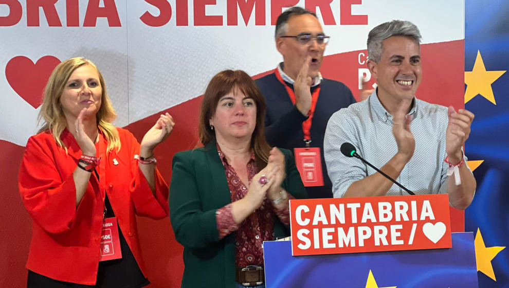 El secretario general del PSC-PSOE, Pablo Zuloaga, los candidatos a las europeas Silvia Abascal y Raúl Pesquera y la secretaria de Organización, Noelia Cobo