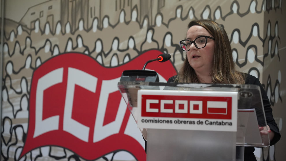 La secretaria general de CCOO en Cantabria, Rosa Mantecón, interviene en el Consejo Regional