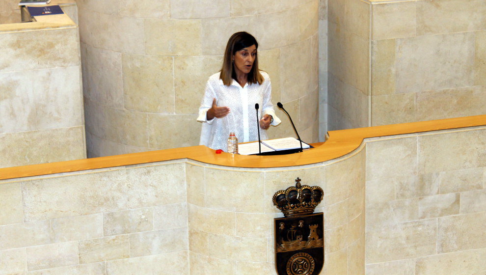 La presidenta de Cantabria, María José Sáenz de Buruaga, durante el Debate sobre la Orientación Política del Gobierno en el Parlamento autonómico | Foto: edc