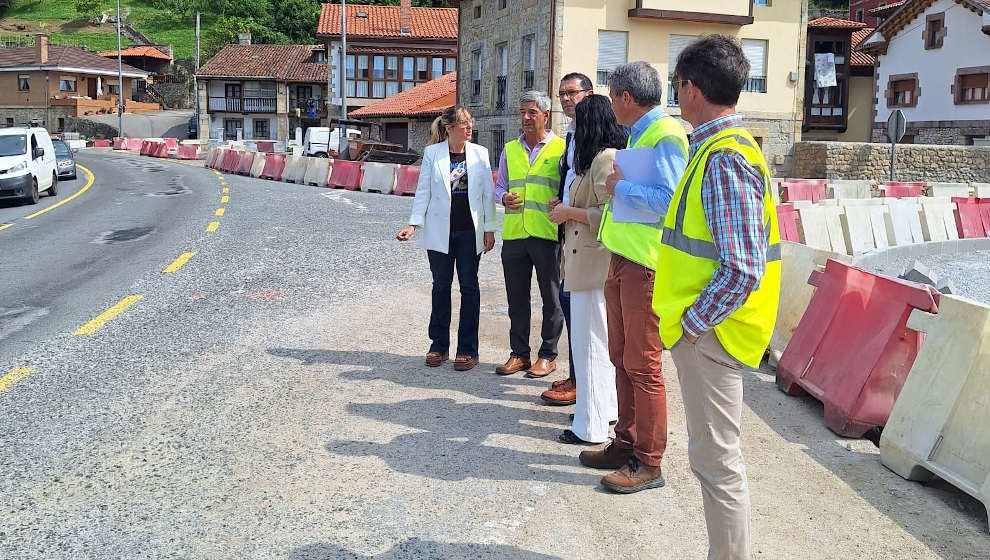 La delegada del Gobierno, Eugenia Gómez de Diego, visita las obras del Ministerio de Transportes en Molleda