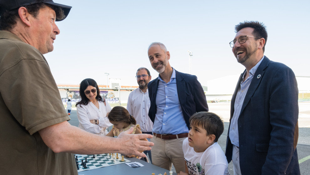 El consejero de Educación, Sergio Silva, visita el CEIP Pedro del Hoyo