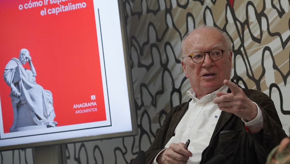 Nicolás Sartorius aborda cómo afrontar el futuro para superar el capitalismo en la presentación de su libro en Santander