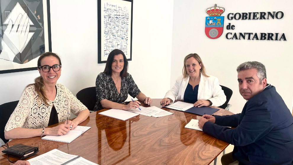 La alcaldesa Igual y la consejera Urrutia