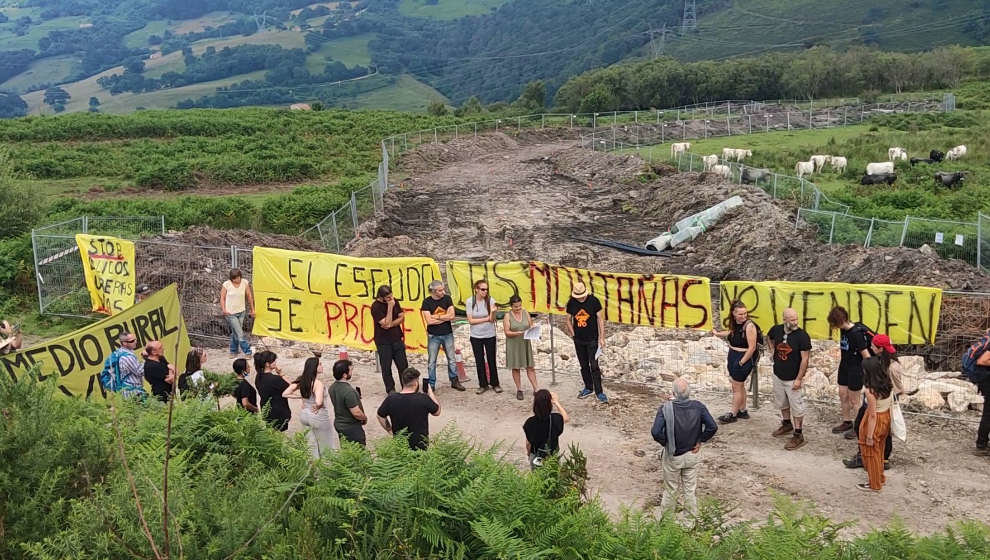 Movilización de Colectivos Vecinales en Defensa del Territorio junto a las obras del Parque Eólico El Escudo