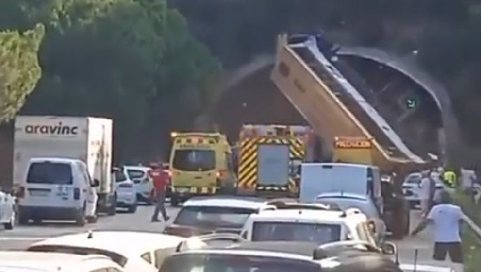 Estado en el que ha quedado el autobús tras el accidente