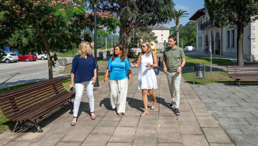 La consejera de Inclusión Social, Begoña Gómez del Río, realiza una visita institucional a Emtrabasaguas