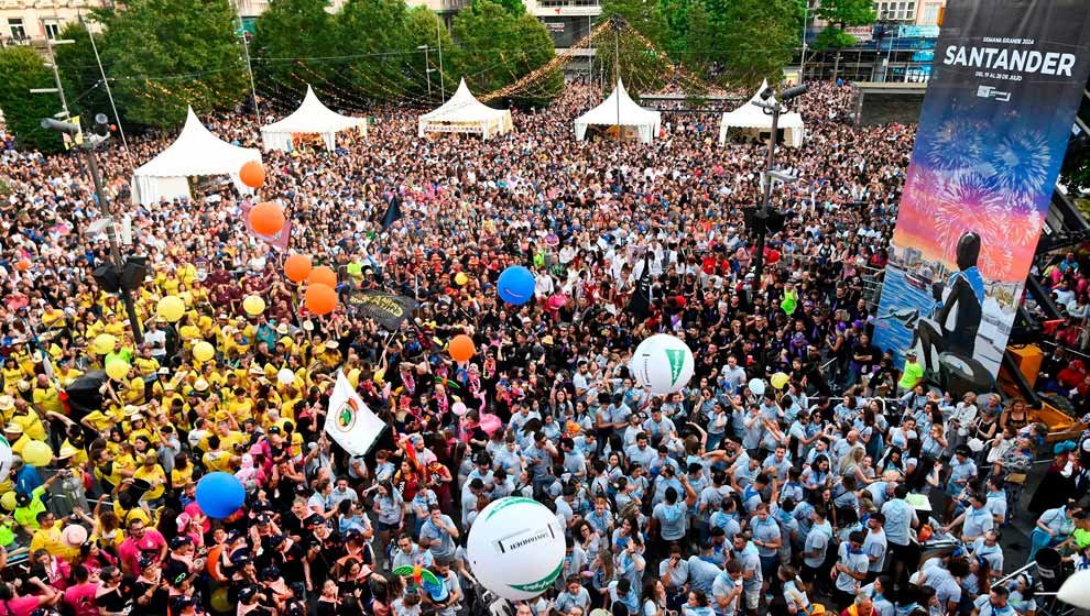 Miles de personas han acudido al chupinazo de la Semana Grande de Santander 2024