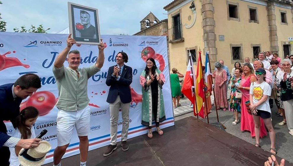 Entrega del Tomatero Mayor de Guarnizo a Iván Perujo en 2023