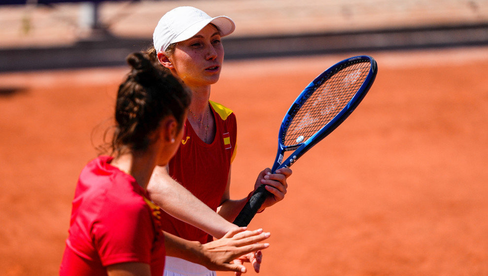 Cristina Bucsa y Sara Sorribes, durante un encuentro de los Juegos Olímpicos de París 2024