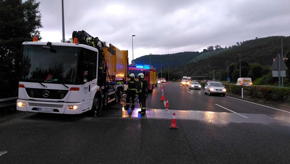 Incendio en un camión de reciclaje