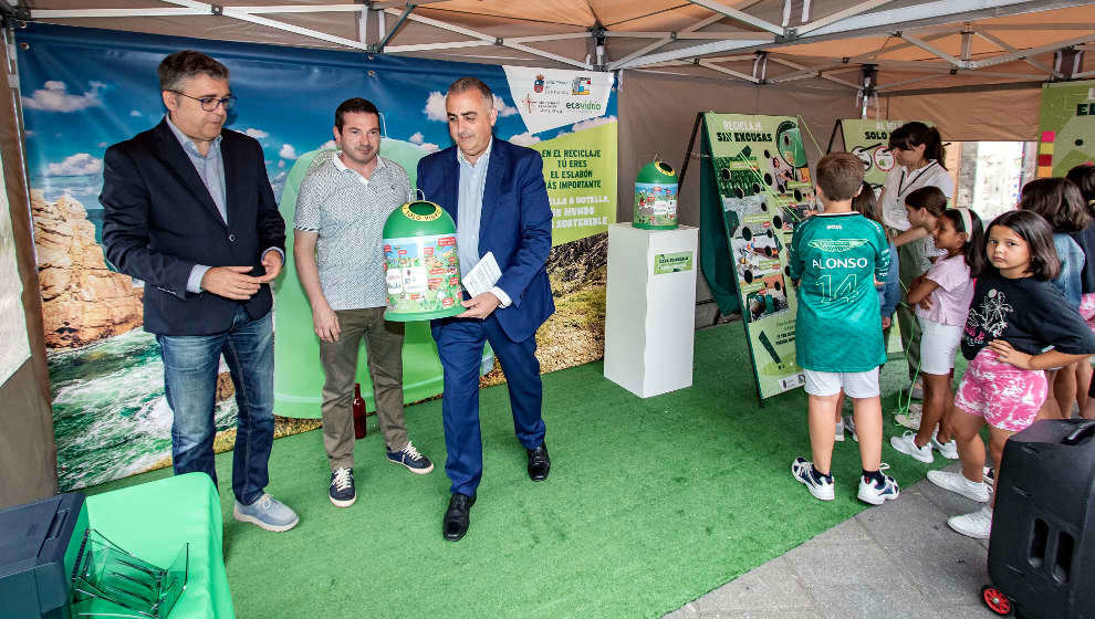 El consejero de Fomento, Ordenación de Territorio y Medio Ambiente, Roberto Media, asiste al inicio de la Feria del Reciclaje en Ramales de la Victoria 
El consejero de Fomento, Ordenación de Territorio y Medio Ambiente, Roberto Media, asiste al inicio de la Feria del Reciclaje.