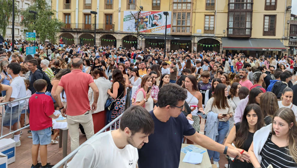 Miles de personas solicitan su camiseta de las fiestas de La Patrona 2024 | Foto: edc