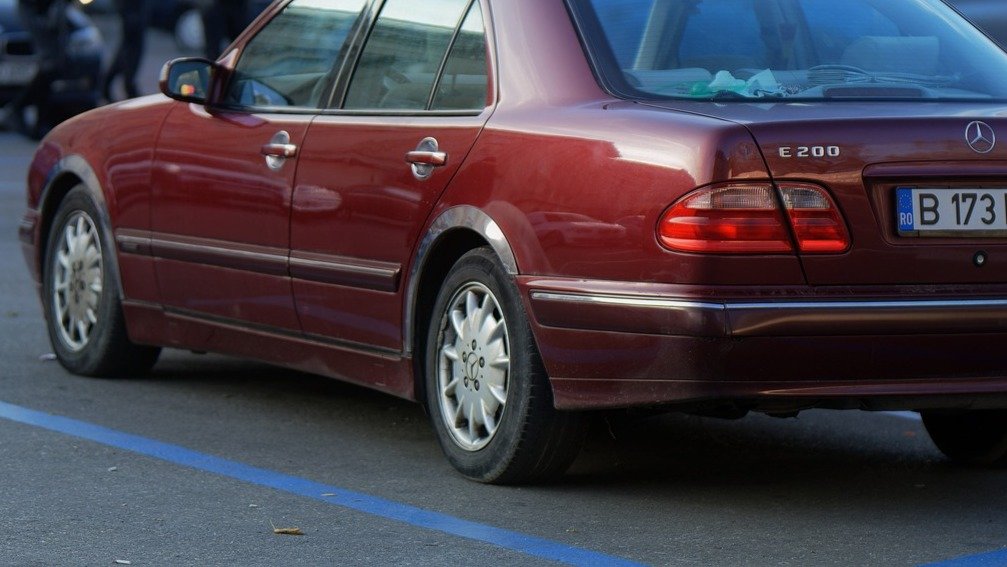 Coche estacionado.