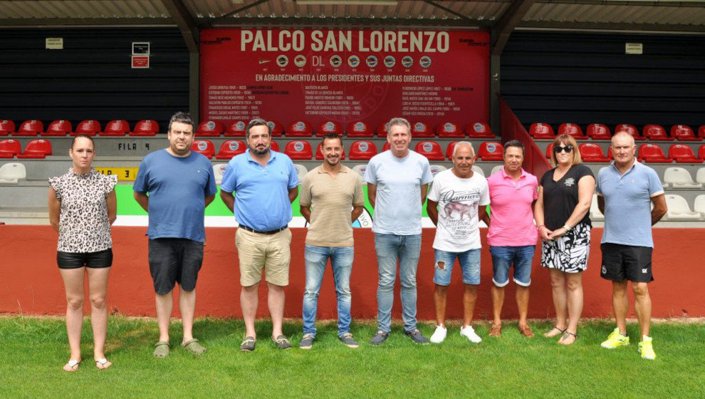 De izq. a dcha.: Laura Casado, Isaac Florentino, Luis Sancho, Orlando Gutiérrez, César Nates, Santi Roseñada, Ángel Tomás López, Yolanda Torre, Ángel Sainz. (Ausentes: Narciso Abad, Miguel Osorio, Francisco Palacios, Sebastián Revuelta).