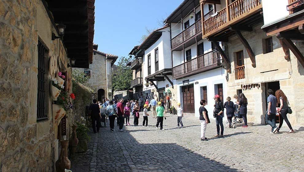 Turistas en Santillana del Mar: FOTO: Gobierno de Cantabria