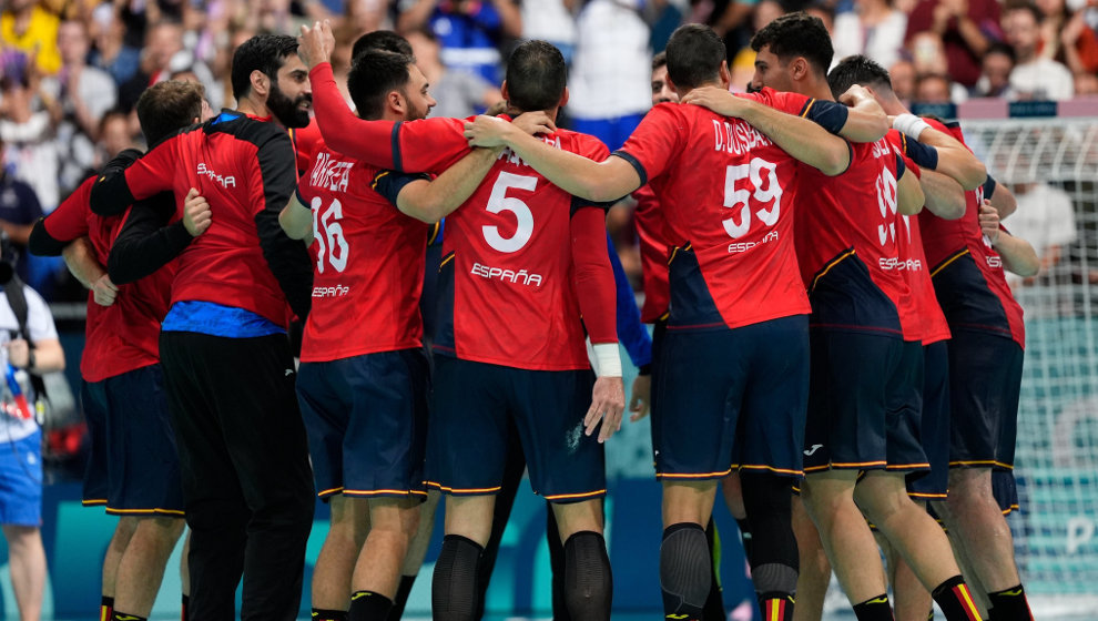 Los Hispanos celebran una victoria española en el torneo de balonmano masculino de los Juegos Olímpicos de Paris 2024