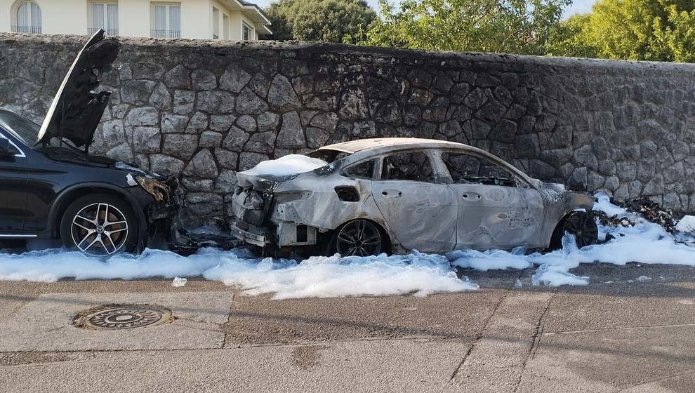 Dos coches han ardido durante la noche en Noja | Foto: Facebook