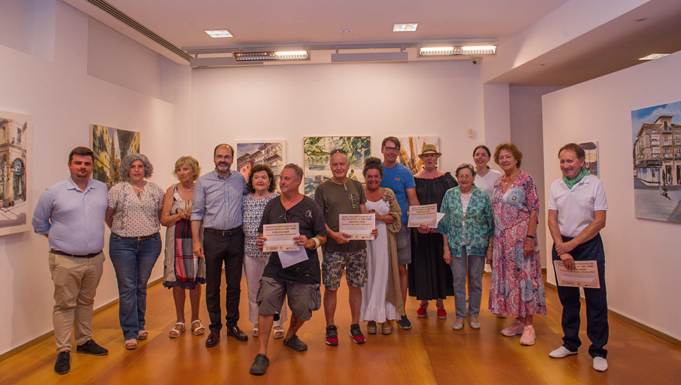 Foto de familia de los ganadores del XXVI Concurso Nacional de Pintura al Aire Libre