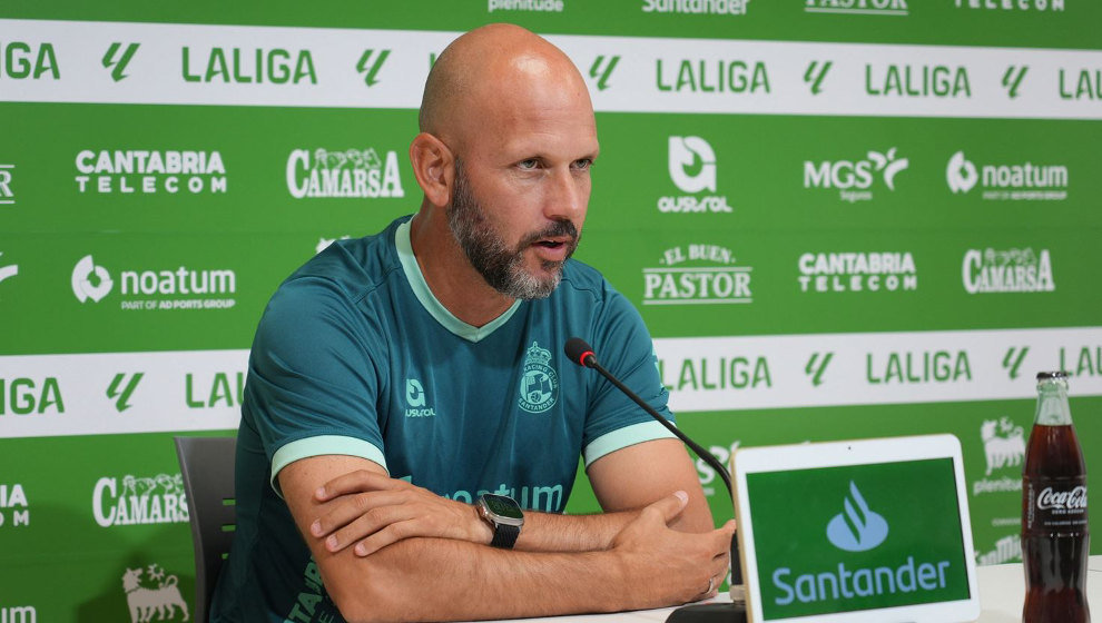 El entrenador del Racing, José Alberto