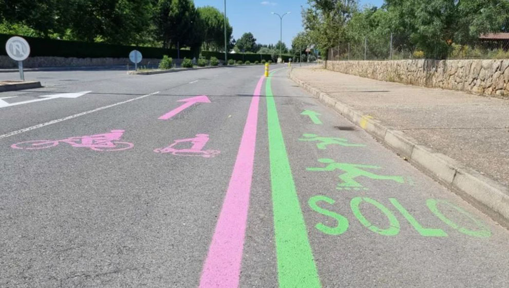 Nuevas líneas verdes y rosas en las carreteras