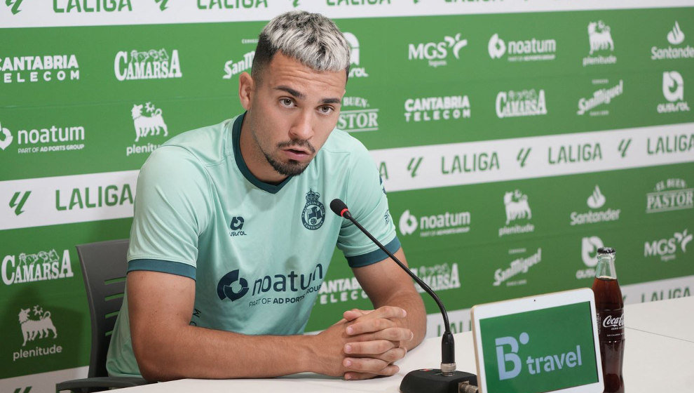 El jugador del Racing, Arana, durante la rueda de prensa