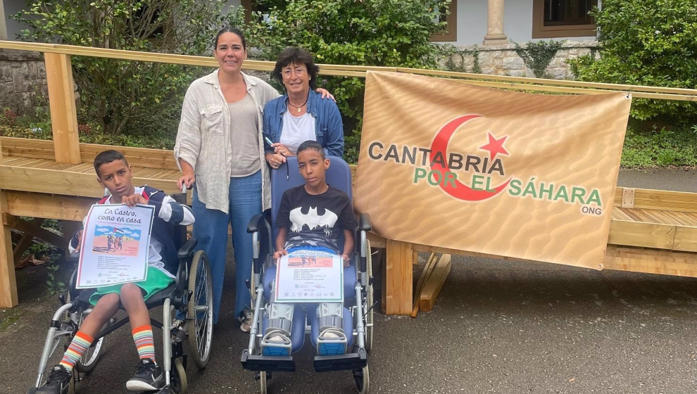 La concejala de Servicios Sociales de Castro, Leticia Mejías, y la voluntaria de Cantabria por el Sahara Charo Garitacelaya presentan la jornada de convivencia con los niños saharauis de Vacaciones en Paz - AYUNTAMIENTO DE CASTRO URDIALES