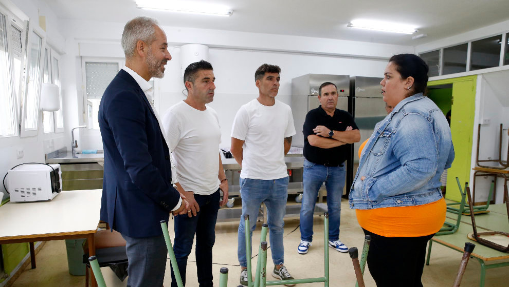 El consejero de Educación, Formación Profesional y Universidades, Sergio Silva, visita el CEIP Francisco de Quevedo y Villegas