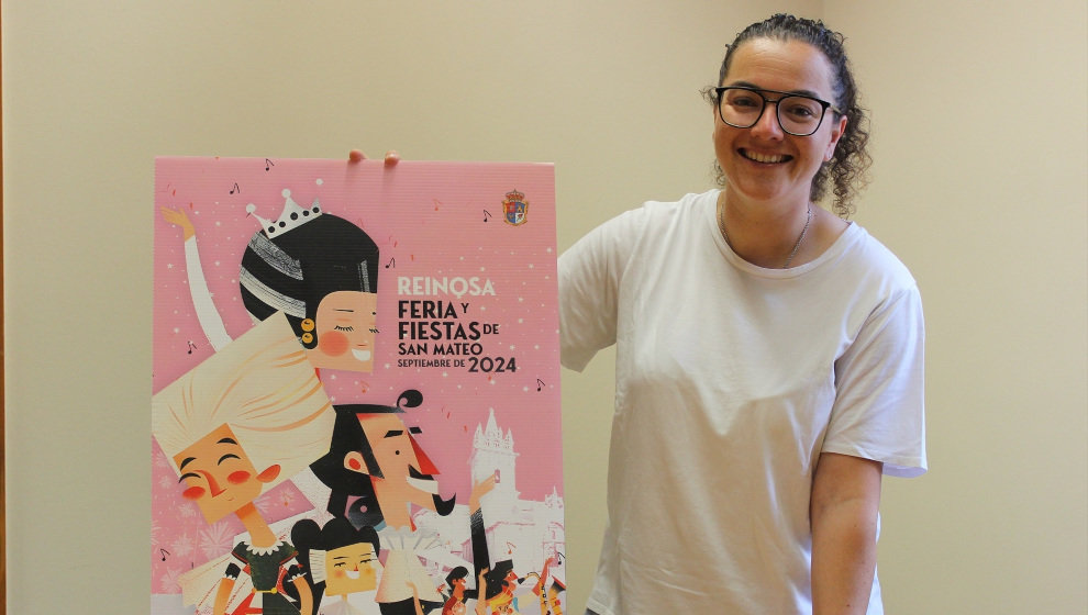 La concejala de Festejos de Reinosa, Celia Gómez, con el cartel ganador de las fiestas de San Mateo -