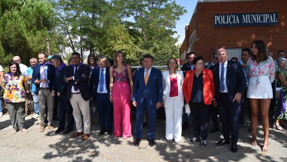 Autoridades en la celebración del Día de Cantabria en la Feria de la Gastronomía y Folclore de Valladolid