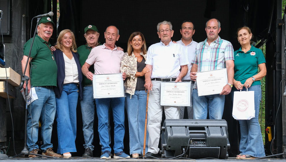 La presidenta de Cantabria, Sáenz de Buruaga, asiste a la Fiesta del Cocido de Ucieda